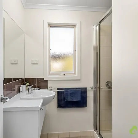 Rural 5 Star Villa'S With Resort Amenities Cowes Exterior photo