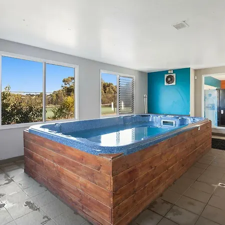 Rural 5 Star Villa'S With Resort Amenities Cowes Exterior photo