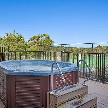 Rural 5 Star Villa'S With Resort Amenities Cowes Exterior photo